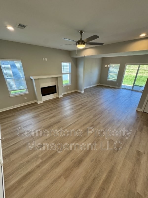 Building Photo - 8377 Valley Spring Dr