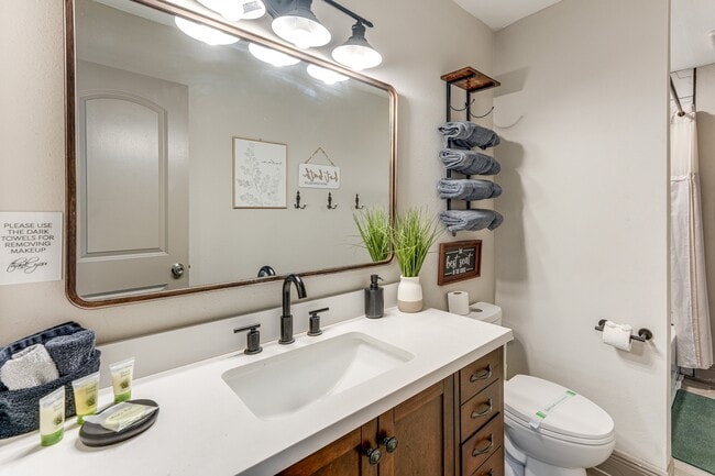 Building Photo - 128 Loredo Ln