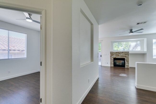 Building Photo - 2-Story Home  3 bedroom 2 bath in Summerlin