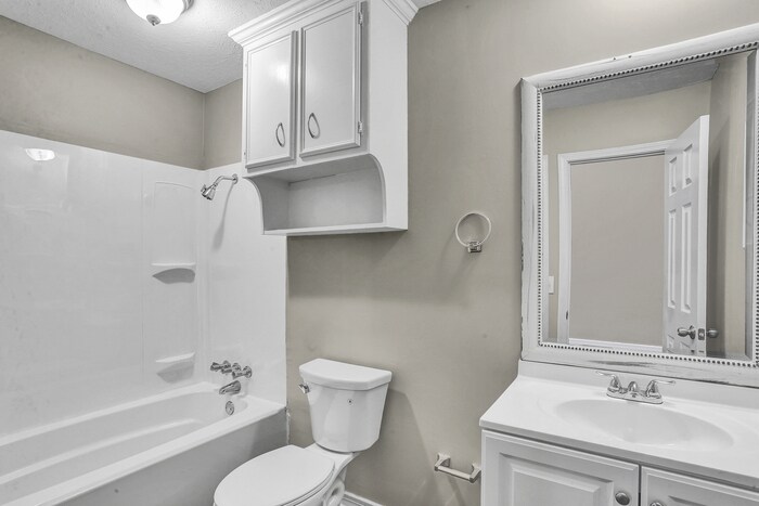 Building Photo - 128 Dogwood Cir