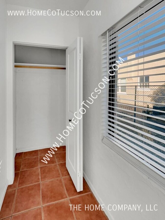 Building Photo - Charming 1-Bedroom Home Near UofA – Modern...