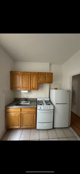 Primary Photo - 30-17 34th St