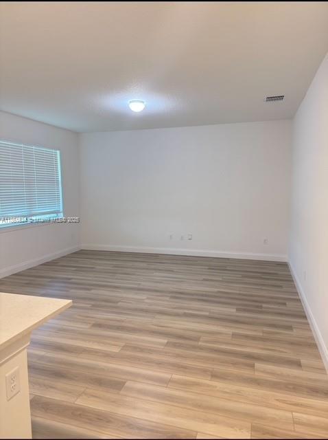 Building Photo - 6576 Cloverdale Ave