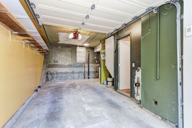 Building Photo - 2 Bed / 1 Bath townhome in sunny Potrero H...