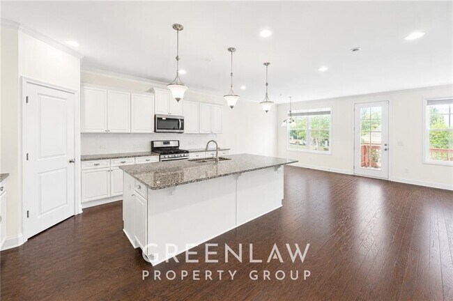 Building Photo - 7403 Lowery Oak Dr