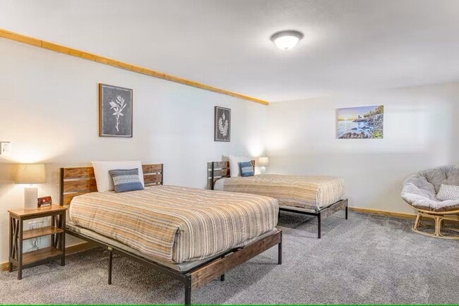 Building Photo - Adorable remodel in the heart of South Cle...
