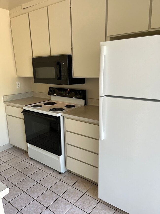 Building Photo - 3-Bedroom, 2-Bath Home in North Davis near Park and Greenbelt-$500 Off 1st Month's Rent