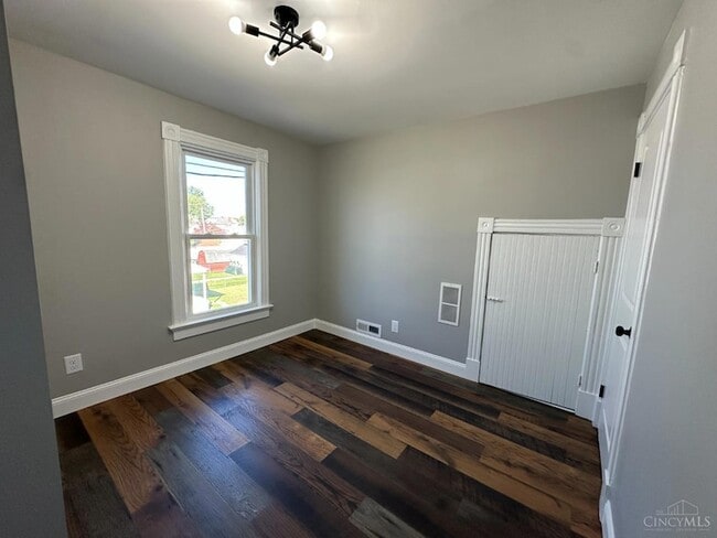 Building Photo - 504 Fairview Ave