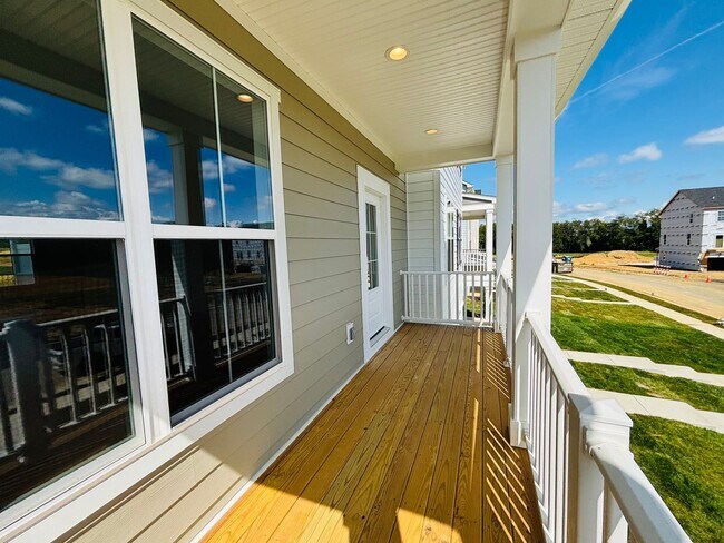 Building Photo - 3 Bedroom 2.5 Bath Townhouse