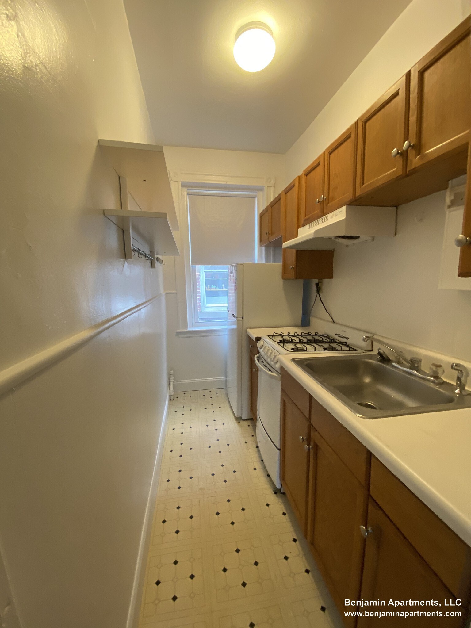 Building Photo - 1583 Beacon St