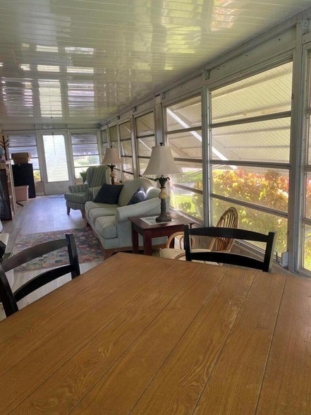 Building Photo - 17 Madrid Ln