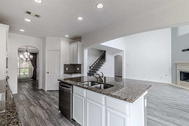 Building Photo - 6219 St Rosalia Dr