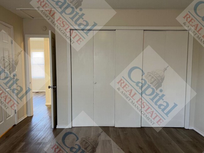 Building Photo - Great 4 Bedroom!!!