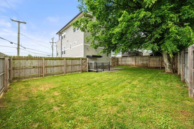 Building Photo - Charlotte Park Home