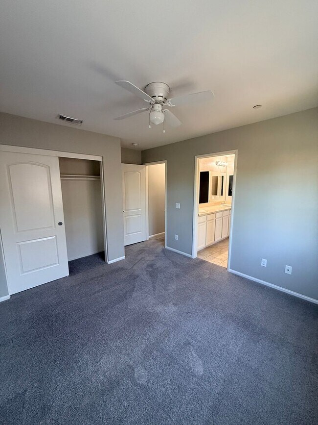 Building Photo - 37350 Paseo Tulipa