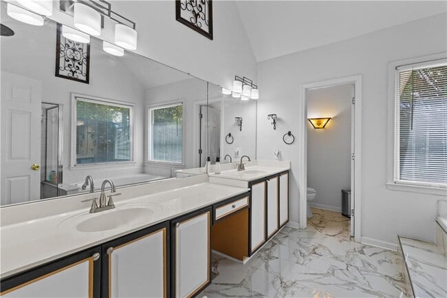 Building Photo - 2238 Roseberry Ln