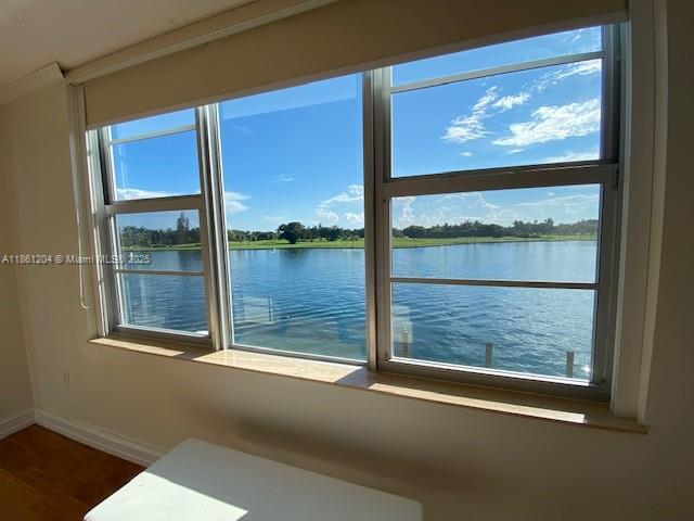 Building Photo - 9250 W Bay Harbor Dr