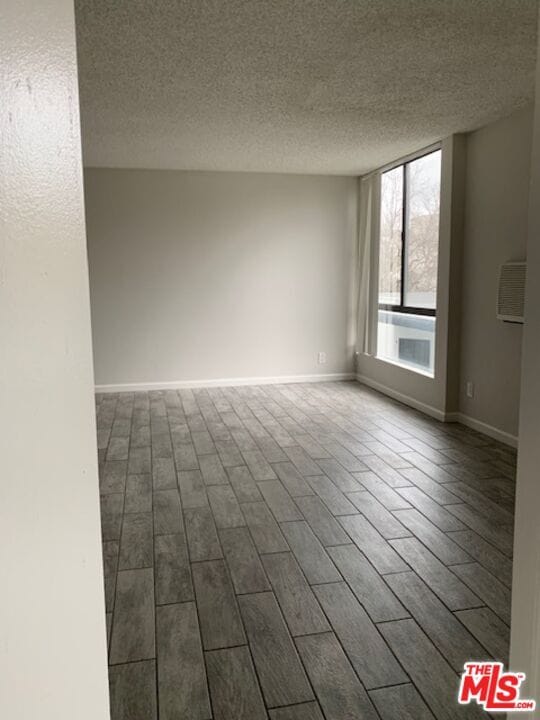 Building Photo - 922 N Hudson Ave