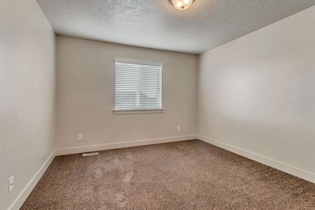 Building Photo - 423 S Spanish Trails Blvd