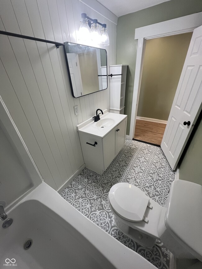 Building Photo - 2530 N Temple Ave