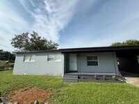 Building Photo - 4600 SW 33rd Dr