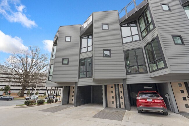 Building Photo - Modern Townhome with Roof Terrace in Dilworth Neighborhood Charlotte NC