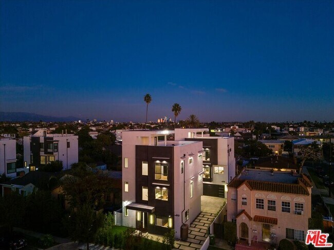 Building Photo - 2034 S Curson Ave