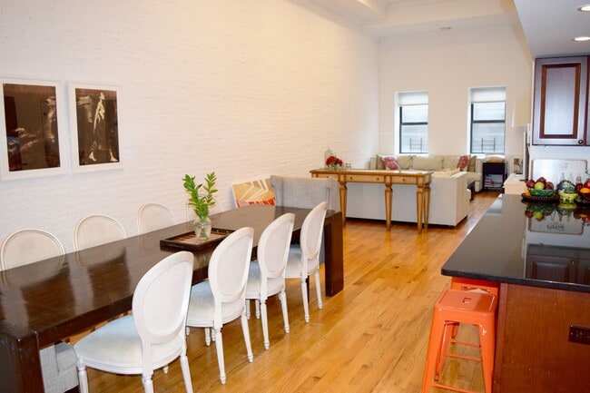 Building Photo - 25 Murray St