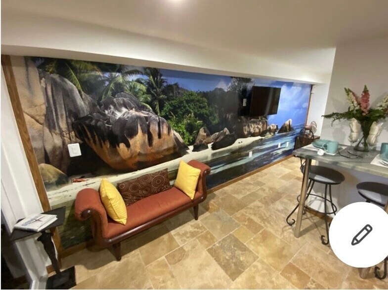 living area - 2542 Monroe St