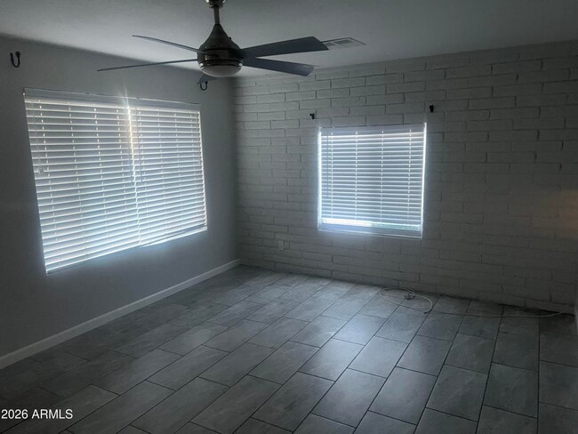 Building Photo - 5406 S Hazelton Ln