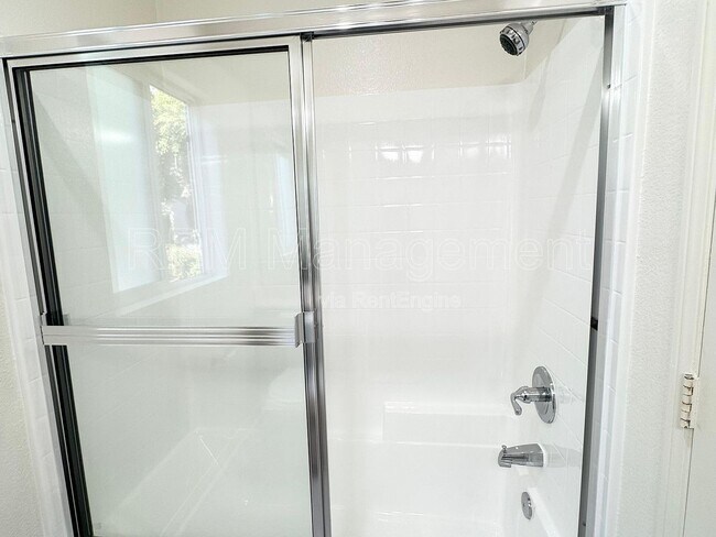 Building Photo - 843 Hayworth Ave