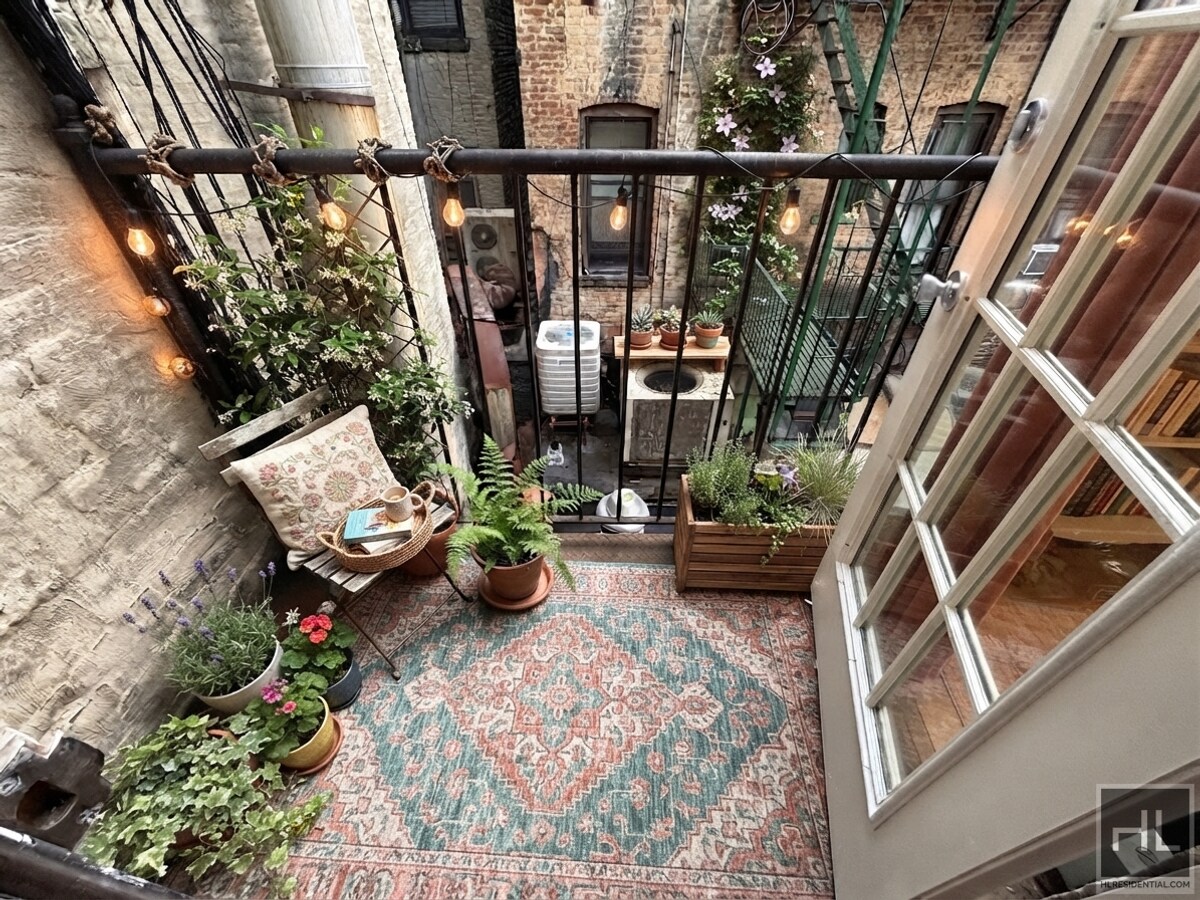 Building Photo - Mulberry Street