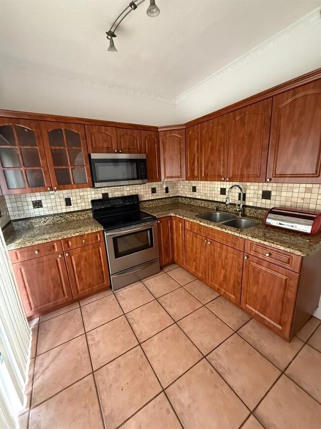 Building Photo - 10450 SW 154th Ct