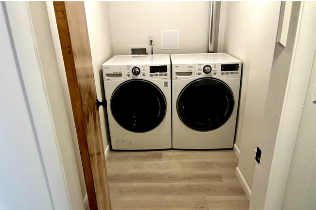 Building Photo - 1075 S 1200 E