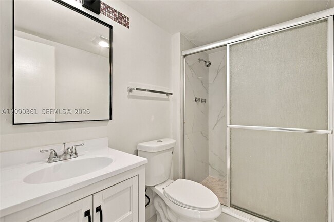 Building Photo - 3475 N Country Club Dr