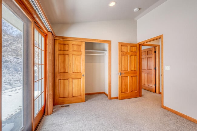 Building Photo - 140 Lions Ln