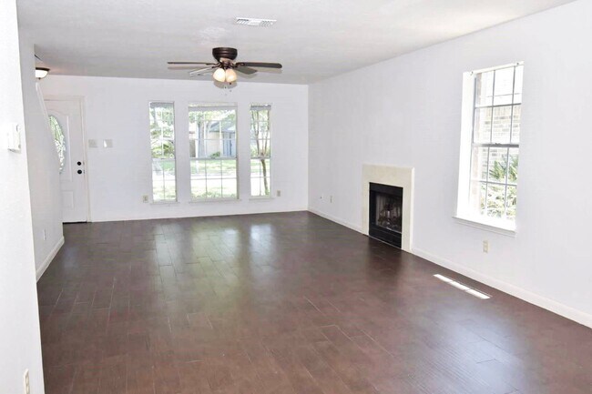 Building Photo - 2914 Silent Dr