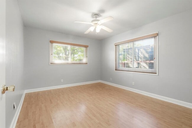 Building Photo - 1504 W 39th 1/2 St