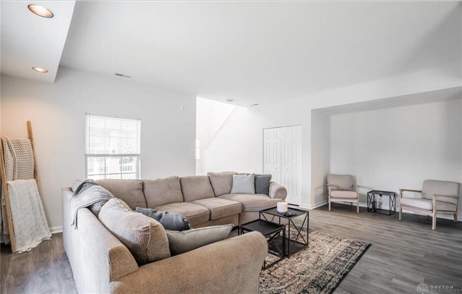 Building Photo - 215 N Williams St