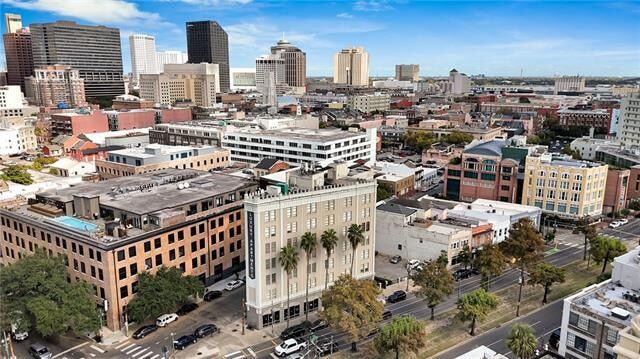 Building Photo - 833 Howard Ave