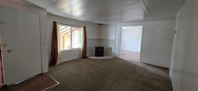 Building Photo - 3418 Tourmaline Dr