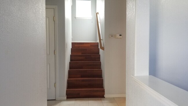 Building Photo - Beautiful 4 bedroom/2.5 bath South Davis Home!