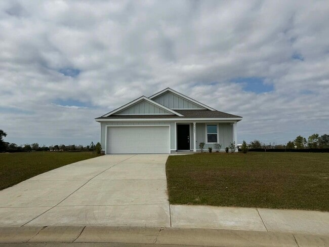 Building Photo - Four Bedroom/Two Bath - Summerdale