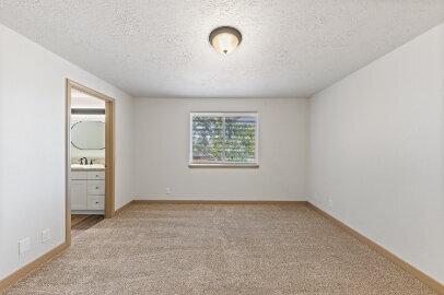 Building Photo - Spacious and Updated Pet Friendly Home