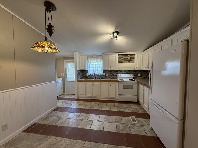 Building Photo - 269 Gilliam Mountain Rd