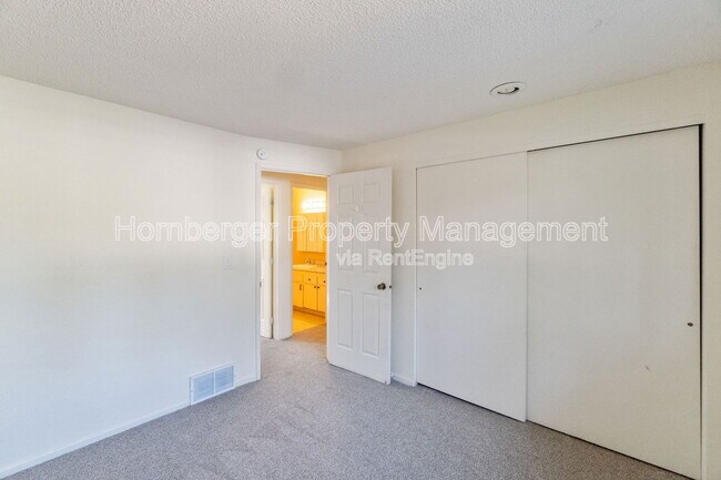 Building Photo - 10309 N Hooper Rd