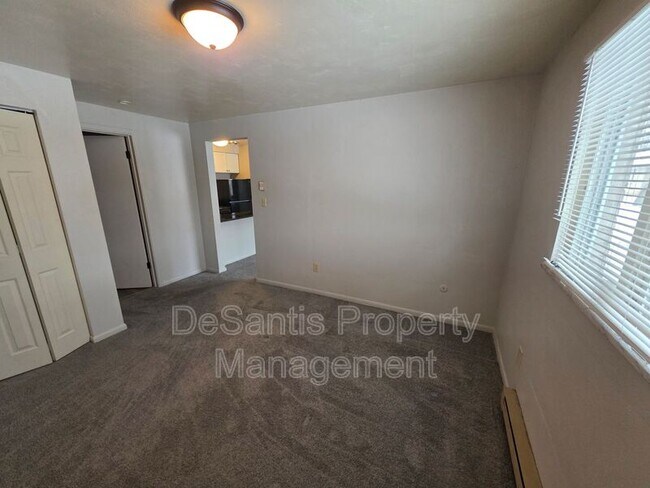 Building Photo - 404 Lunar Ln