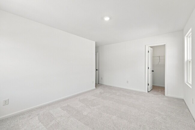 Building Photo - 219 Deercroft Dr