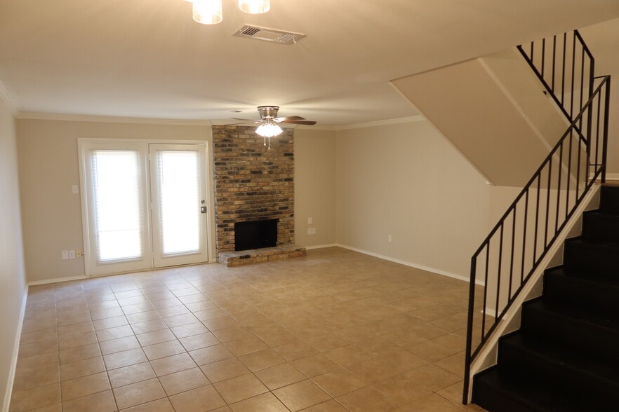 living/dining combo - 1430 Erin Ave