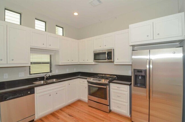 Building Photo - 2710 Hullsmith Dr